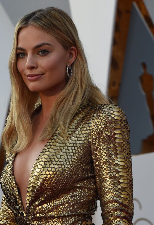 Hot anal fuck with escort babe Margot Robbie / vacation ai scenes